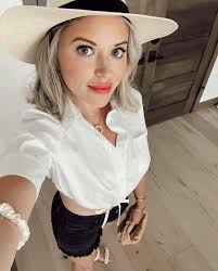 Turning Sh*t into GOLD! 🤩 A few years ago I experienced one of the most  hurtful things I had encounter in my time since starting a business. A  colleague and former friend