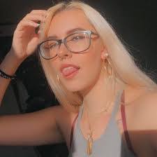 Jackie Booth's Instagram, Twitter & Facebook