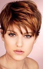 Coupe coiffure féminine visage rond : 100 Meilleures Idees Sur Coupe Courte Visage Rond En 2021 Coupe De Cheveux Courte Coiffure Courte Cheveux Courts