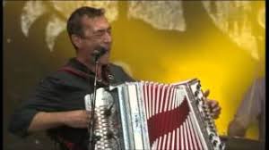 Pop bewertung, brenna tuats guat. Brenna Tuats Guat Von Hubert Von Goisern Laut De Song