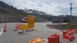 Pas de la case 2 appartements, 45 m² 4 et 5 personnes (total 9 personnes). Video Les Travaux Avancent Mais La Frontiere Entre La France Et L Andorre Est Toujours Fermee