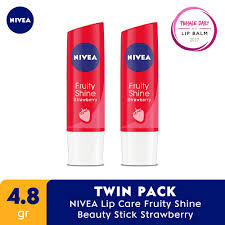 Tak hanya sekedar melembabkan bibir saja, pelembab bibir yang satu ini juga memberikan perlindungan dari sinar matahari. Harga Lip Balm Mentholatum Mentholatum