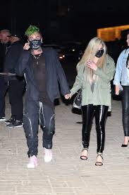 Army sergeant derek ryan smith, born november of 1982, in jacksonville, florida, beloved son of alan and lavonne smith. Avril Ireland The First And Only Irish Fansite About Avril Lavigne April 2021