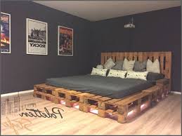 Hochbett selber bauen ist nicht schwer! Innenarchitektur Geraumiges Bett Europaletten Paletten Bett Von Von Paletten Bett 200x200 Bild Europaletten Bett Bett Aus Paletten Bett Aus Paletten Bauen
