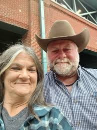 Hi all! I just wanted to introduce myself and share a photo I took. That's  my husband Burke and I Tammy!