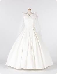 Pin By Guilda Garcia On Disney Disney Wedding Dresses Disney Princess Wedding Dresses Sleeping Beauty Wedding Dress