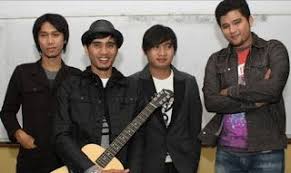 Mergokahanan Kunci Gitar Lagu Melompat Lebih Tinggi Sheila On 7 Kunci Gitar Gitar Lagu