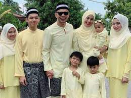 Anak norman hakim pelajar pertama hafal 160 bait 'qasidah burdah'. Norman Hakim Abby Abadi Raikan Syawal Bersama Keluarga Besar