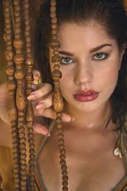 Im a professional designer and stylist looking to network with new  photographers and models