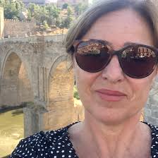 Al final de su vida, Ava Gardner confesaba “no he nacido para ser actriz  sino para ser madre” y esa obsesión le duró toda la vida. En sus memorias,  la actriz contaba