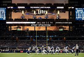 El corredor de los dallas cowboys, ezekiel elliott (21), rompe tacleadas en el juego contra los rams de los ángeles, el 15 de el equipo dijo también que cree que la nfl cancelará toda la pretemporada, lo que significa que el primer partido programado para el nuevo estadio será el duelo inaugural de. Many Greats Have Played For The Cowboys But These D Fw Locals Played For Their Hometown Team