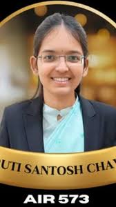 IAS Shruti Chavan : फक्त स्वप्नच पाहिलं नाही, तर 21 व्या वर्षी UPSC क्रॅक  करत IAS झाली श्रुती!