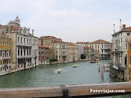 A primeira vez que fui, foi no mês de abril (primavera na europa) e já estava bem quente por lá! Guia De Veneza Visitar Veneza Italia Viagem Europa