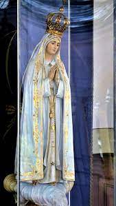 La virgen de fátima es una advocación con que se venera en el catolicismo a la virgen maría. Virgen De Fatima Wikipedia La Enciclopedia Libre