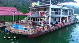 Mungkin anda inginkan percutian yang berbeza daripada percutian anda dan keluarga sebelum ini. Houseboat Kelisa Kenyir Tasik Kenyir Kuala Berang 2021