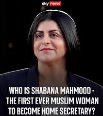 En muslimsk prædikant fra det religiøse universitet al-Azhar i Cairo nævnte  i går (i populær podcast) flere eksempler på islams stigende indlydelse i  Vesten: Storbritanniens nyudpeget indenrigsminister, Shabana Mahmoud,  aflagde ed på