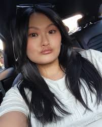 Angela Jess's Instagram, Twitter & Facebook