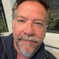 1400+ 'Axel' profiles