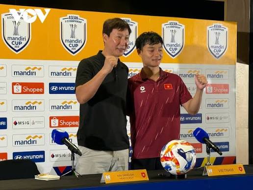 HLV Kim Sang Sik báo tin bất ngờ về lực lượng U23 Việt Nam