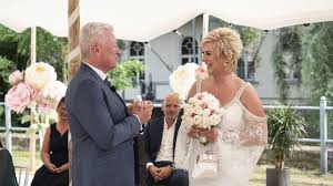 Wenn die ganze familie wieder an einem festtisch ist. Darum Musste Hochzeit Auf Den Ersten Blick Paar In Klinik Promiflash De