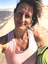 Dance fitness classes for women in midlife