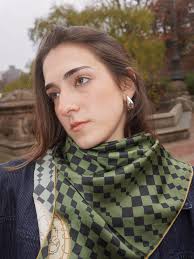 So many fun ways you can wear a scarf! So if you've been ogling the Soleil  Scarf for a while, this is your sign to go get them.