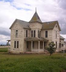 Victorian House Outside Of Perris Ca Victorian Farmhouse Old Abandoned Houses Abandoned Houses