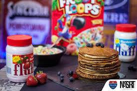 Un Bon Petit Dej Made In Usa Pancakes Fluff Froot Loops De Kellogg S Envie De Bruncher Petit Dejeuner Americain Petit Dejeuner Beurre De Cacahuete