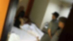 Sebelum memulai ceritaku, aku akan memberikan sedikit gambaran mengenai diriku. Mama Muda Ini Nekat Berzina Dengan Teman Suami Di Siang Bolong Digerebek Polisi Seusai Bercinta Surya