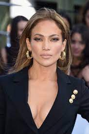 Our computer mapping software aged her at 32 years, which is 18 years younger than her actual age. Easy Tips That Ll Make You Look 10 Years Younger Peinados De Jenifer Lopez Vestidos De Jenifer Lopez Jennifer Lopez