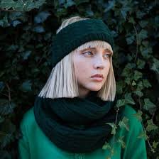 Čelenka se zdobením tmavozelená