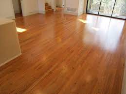 Solid flooring= bahan untuk lantai yang terbuat dari kayu asli, bukan triplek, bukan hdf, juga bukan lapisan. Motif Lantai Kayu Parquet Untuk Lantai Ruang Tamu Terbaru Kayu Keras Ide Lantai Kayu Lantai Berwarna