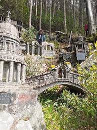 Italia vs gales, se enfrentan este domingo 20 de junio por la jornada 03 de la eurocopa en el estadio olímpico de roma a las 11:00am h. They Find A Mini Italy Hidden In A Welsh Forest With Dozens Of Replicas Of Famous Monuments Photos Market Research Telecast