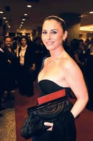 She studied ballet and music at the izmir state theatre. Ece Uslu