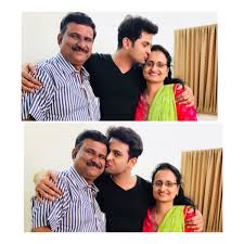 Stand up comedian, actor , performer and anchor for *live shows please. Dr Sanket Bhosale On Twitter Mybesybuddies Mummypappa Shootingkarrahahoon