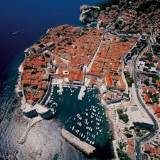 Ihr erfahrt auf einen blick, welche sehenswürdigkeiten euch erwarten, welche freizeitaktivitäten ihr unternehmen könnt und wo sich die schönsten strände befinden. Dubrovnik Kroatien Reisefuhrer Kroati De