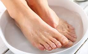 Bains De Pieds Au Bicarbonate De Sodium En 2020 Soin Des Pieds Remedes Naturels Bain De Pied