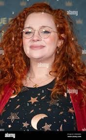 Carrie Bowles's Instagram, Twitter & Facebook