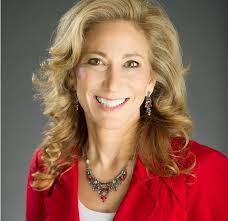 Lisa Eisen's Instagram, Twitter & Facebook