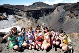 Video Of Up Up Girls Hiking And Performing On Mount Fuji Summit Arama Japan