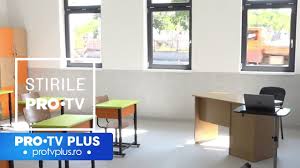 „la scoala ciugud, bancutele isi asteapta cuminti elevii… maine dimineata clasele vor fi inundate o scoala moderna si frumoasa, o promisiune asumata si indeplinita de echipa primarie din ciugud. È™coalÄƒ DesprinsÄƒ Din Sf Uri Intr Un Sat Din Romania Orele Transmise Live Pe Internet Youtube