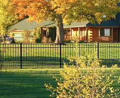 The Charleston Style Fencing Features Closely Spaced Pickets At The Bottom For Added Security Fences Alternative Aluminum Fence Charleston Style