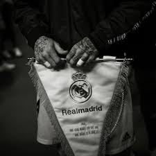 Find the best real madrid logo wallpaper hd on wallpapertag. Sergio Ramos Of Holds The Real Madrid Pennant Real Madrid Black And White 800x800 Wallpaper Teahub Io