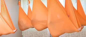 Pole dance shorts für sicheres und effektives training an der pole dance stange. Aerial Yoga Tucher Und Ausrustung Aerial Yoga