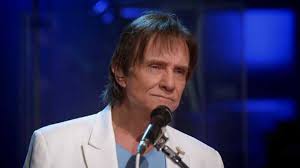 Gabriel leone started his artistic career at theater eleven years ago. Roberto Carlos Expoe Foto Do Passado E Joga Verdade Sobre Filhos