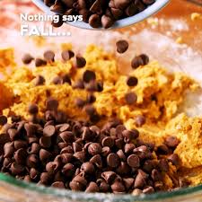 Pin By Lea Nouvelles Recettes Sucre On Gateaux Et Desserts In 2020 Skillet Chocolate Chip Cookie Food Pumpkin Chocolate Chips