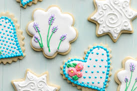 The Secretly Easy Way To Decorate Cookies With Royal Icing Sugar Cookies Decorated Royal Icing Royal Icing Cookies