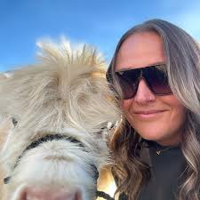 What's everyone's favorite dark olive green? The darker the better. 🤩