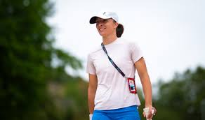Iga Swiatek puts "sh--ty" Madrid experience behind her, praises Francisco Roig's practices