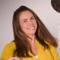 Wendy Hand's Instagram, Twitter & Facebook